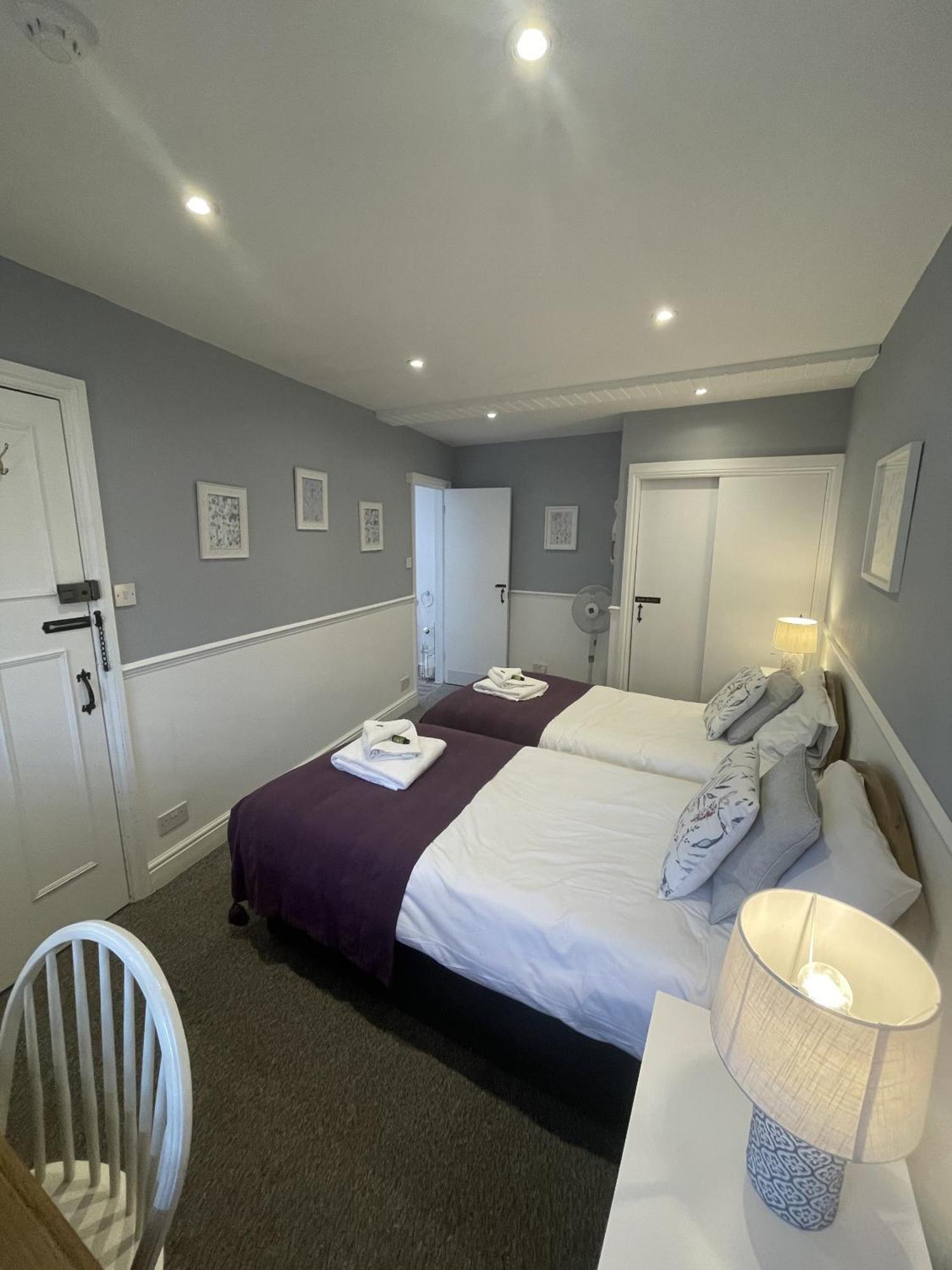 The Windsor Trooper Pub & Inn Room photo
