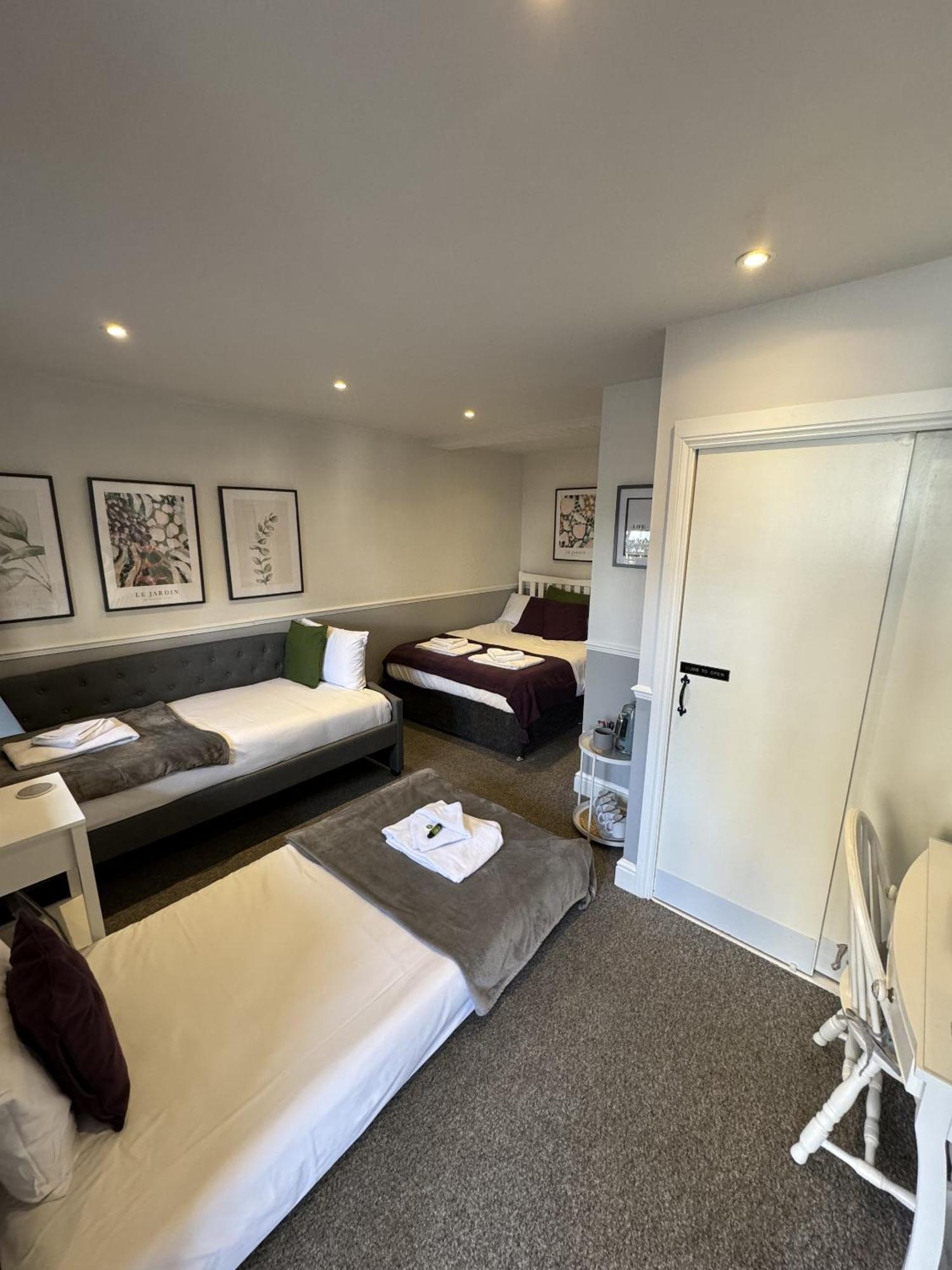 The Windsor Trooper Pub & Inn Room photo
