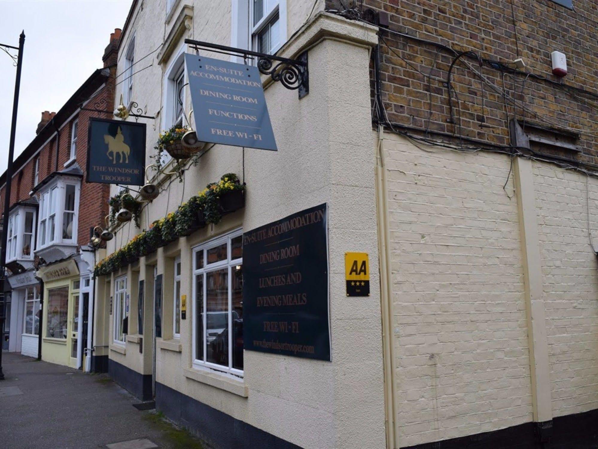 The Windsor Trooper Pub & Inn Exterior photo