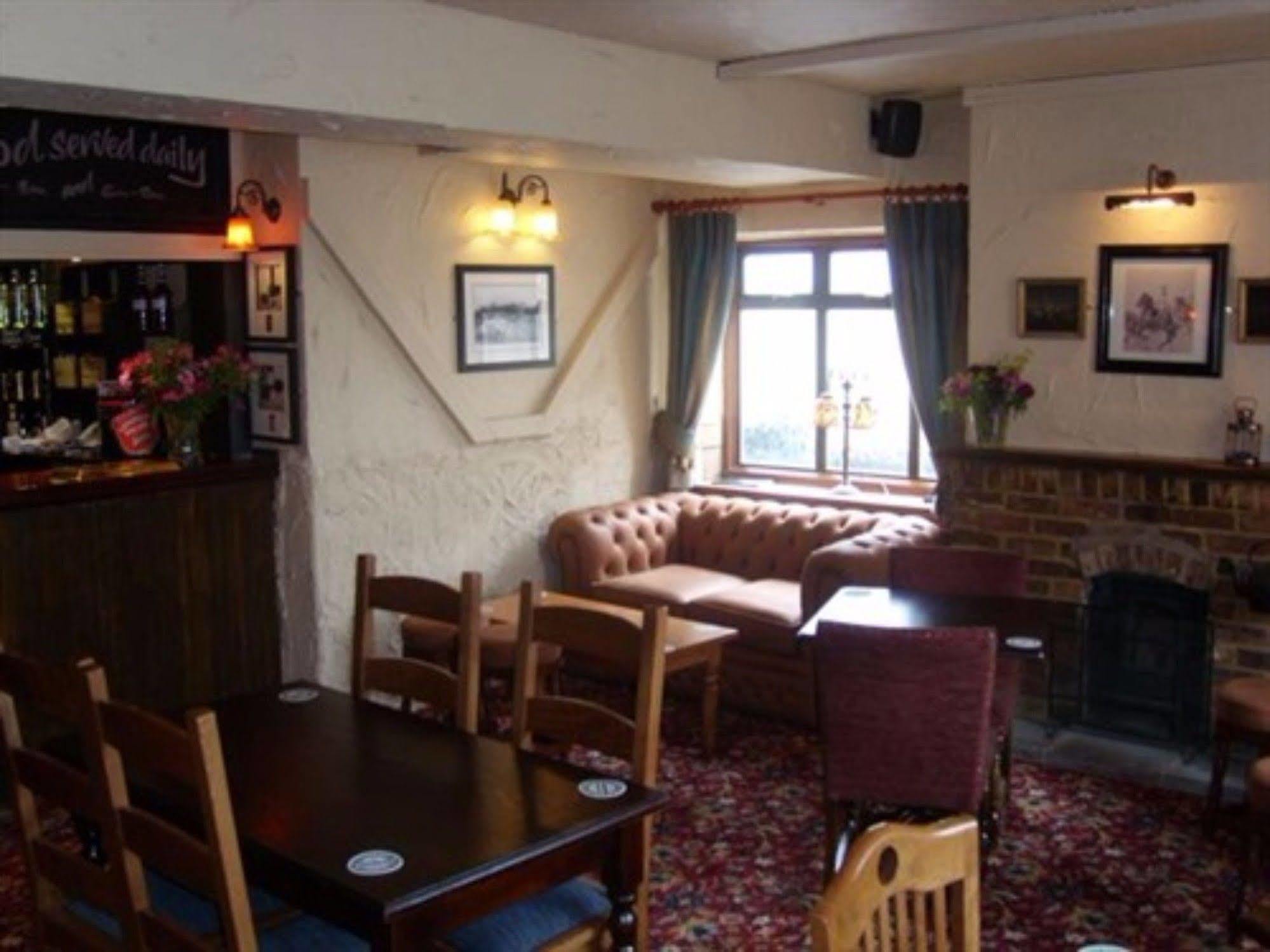 The Windsor Trooper Pub & Inn Exterior photo