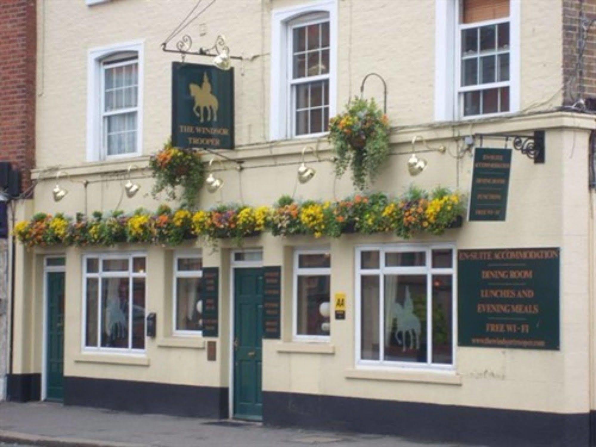 The Windsor Trooper Pub & Inn Exterior photo